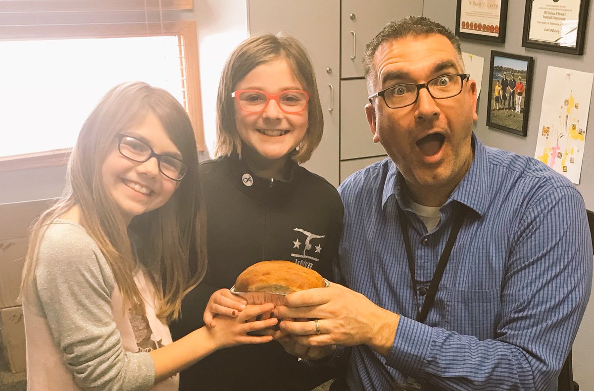 ma_ma_pete's tweet photo. Bread is meant for giving. Even if it’s your dad! #WheatScience #PolkCounty4H #BestBreadEver #NebExt https://t.co/A72ug3p968