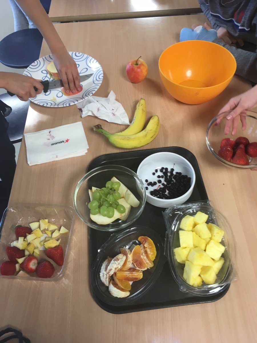 MsJenOrszag's tweet photo. Making smoothies and Obstsalat after a trip to "the market" has turned grade 4 and 5 German students into expert shoppers! Guten appetit! #bislearns #BISPYP https://t.co/Cw3Nd19VO0