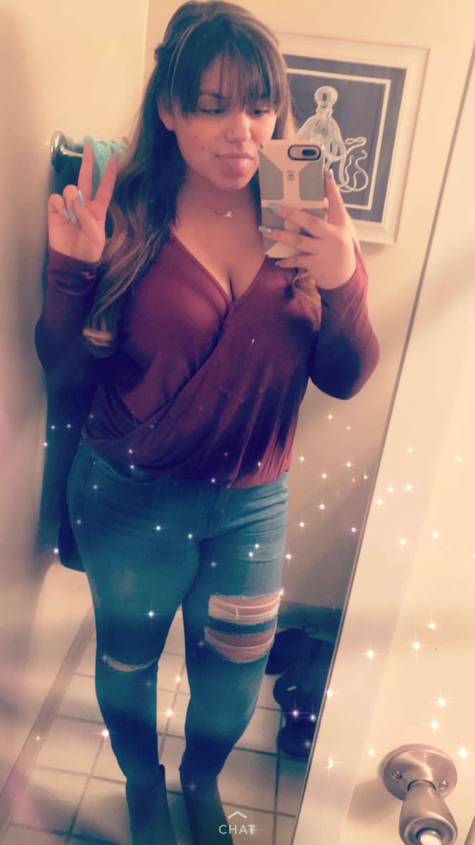 super_Shae's tweet photo. LOOK @ THIS BAD ASS BITCH😍🤤 Looking like a whole meal😛😛 #gobestfriendgo @MarineauTiffany https://t.co/l6VfDJ6FUi