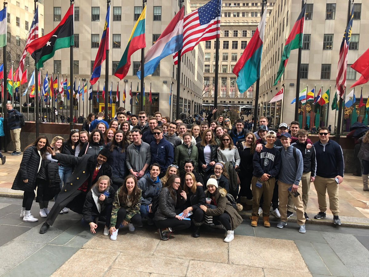 AustinPrep's tweet photo. @AustinPrep juniors are in #NYC and ready to take the city by storm! https://t.co/QVR4u7QeLe