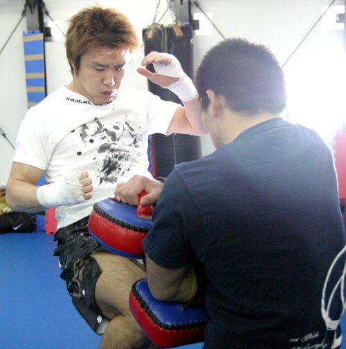 WARtsuda's tweet photo. Spider and his team continue to help me improve, every day I feel stronger and more prepared. I'm gonna be going hard, nonstop until #CarnageCarnival!! #WAR #DeathDojo https://t.co/oDQLW2rVce