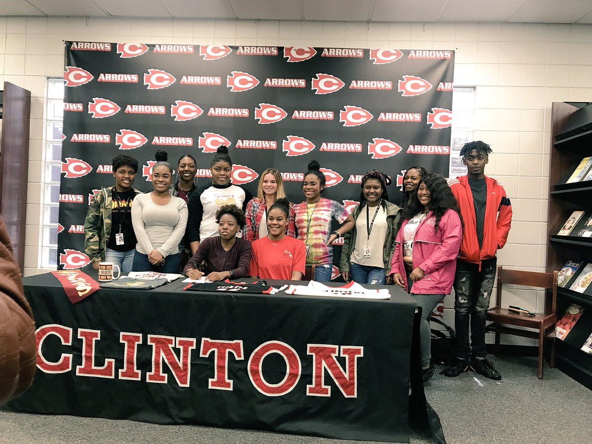 MychalaLinzy_'s tweet photo. Time to do big things at the next level ✍🏾🏀‼️#WeWorkin @PearlRiverWBB https://t.co/e3o5Unvipe