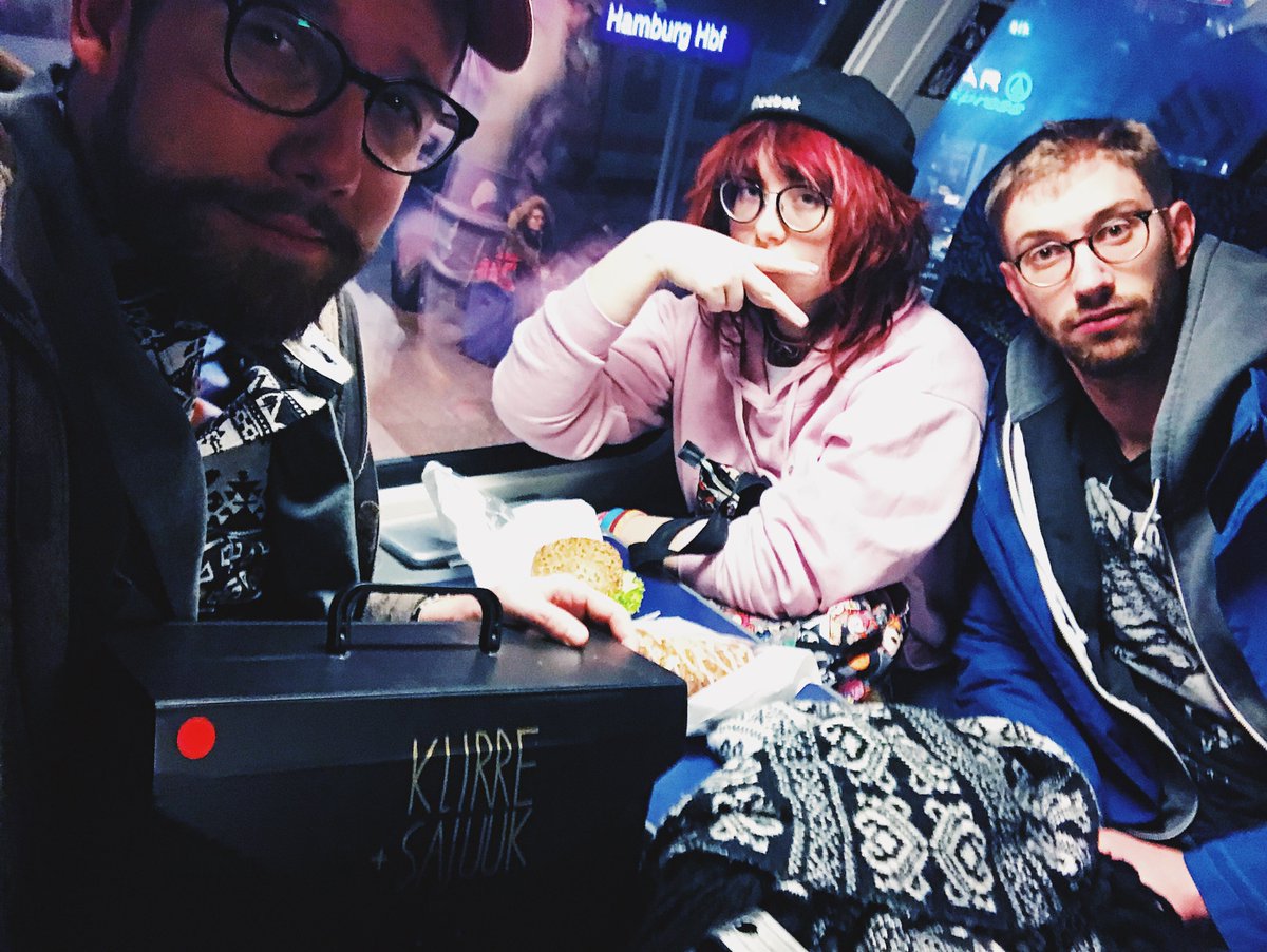 The chiptrain is rolling again. @cyanidedansen, <a href="/Klirre8bit/">𝔎𝔩𝔦𝔯𝔯𝔢</a> and I are on our way to introduce the fine people Lüneburg to Chiptune. Wish us luck.