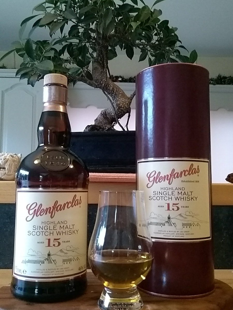 whiskeytalk2U's tweet photo. Really, really great tipple tonight with older @glenfarclas 15 YO from 2013... Have to say am long term fan of #glenfarclas 105, 25YO and Family Cask but this 15 is up there with others I've tried.. grt balance and superb tones.. Grt price point as well 👍👍 https://t.co/QP4A9Bxtc2