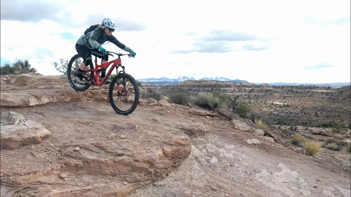 CompCyclist's tweet photo. We think that everyone can agree that #newbikeday is the best day. #CCEmployee Sheila Delaney just built herself a new Pivot Cycles Mach 5.5, and spared no expense on this one. #ccbikeoftheweek
https://t.co/pfkehCrlxZ https://t.co/ogcwFCTtnm