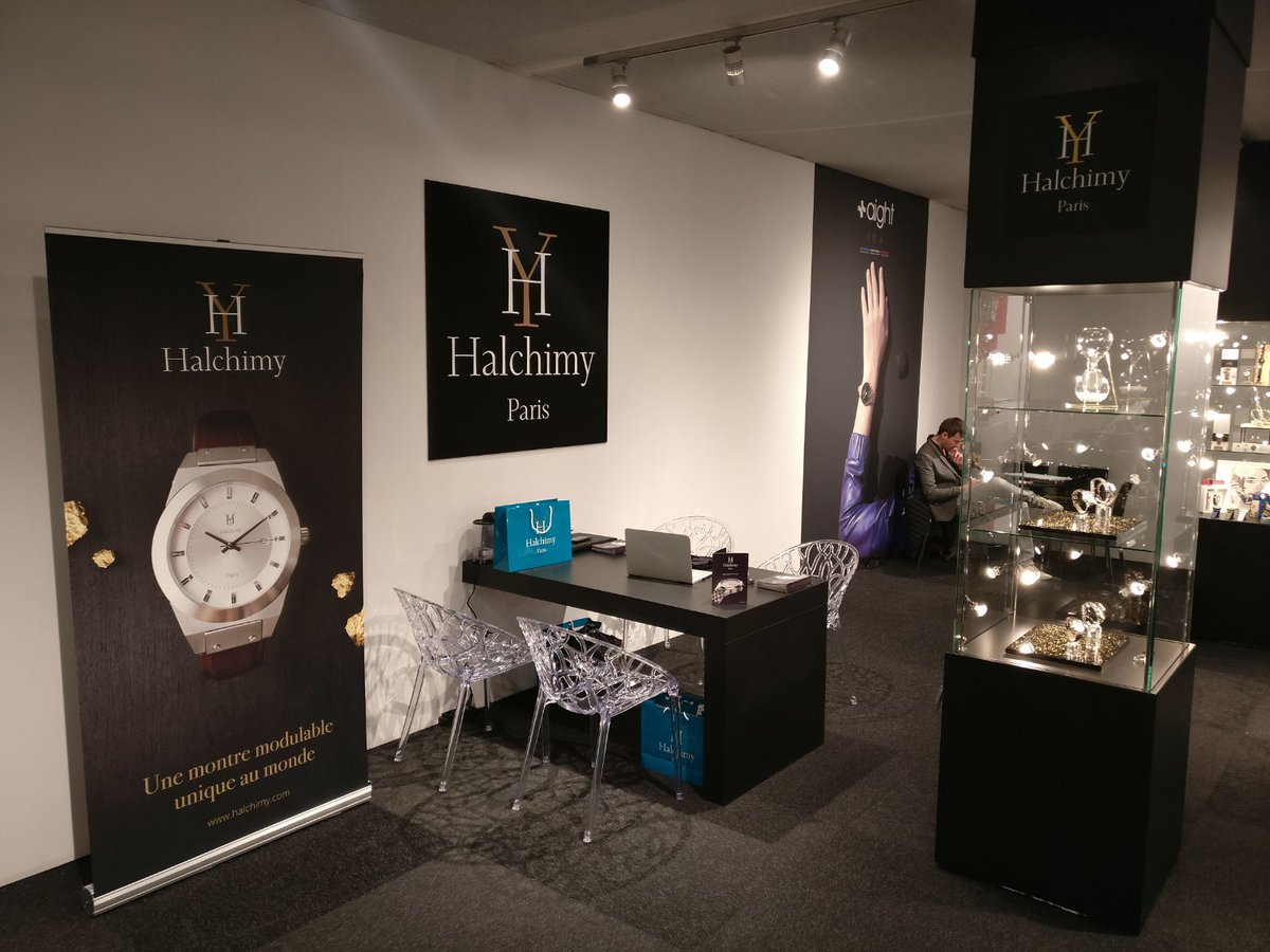 halchimy's tweet photo. #BaselWorld
Après une première journée sur les chapeaux de roues, nous attaquons le jour 2 du salon mondial de l'horlogerie Baselworld !
Notre concept, unique et breveté, de montres modulables en a séduit plus d'un ! 
Venez nous rencontrer notre stand W33, hall 1.1 !
#Halchimy https://t.co/0QKEedCXHE