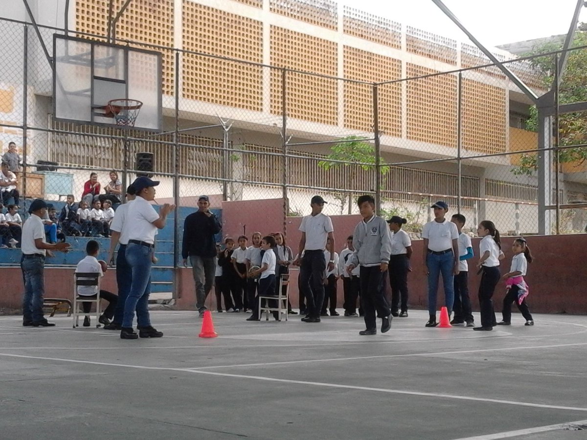 meridaunes's tweet photo. #23Mar #UNESMerida, "La coordinación Cultura de Paz y la Coordinación de Vinculación Social @CIVSUNESMerida y discentes #PNF Policial; Realizarón "Gymkana Integral", actividad de Vinculación Social colectivo cultural para las y los niños de la "Escuela Básica Los Curos" https://t.co/k9q4OZgbWX