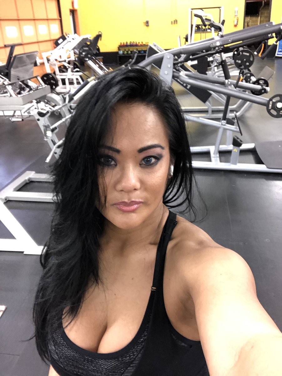 BSNoXcuse's tweet photo. Love Leg day and a little core!!! #legday #core1 #fitnessgirl #FitnessGoals #FitnessMotivation https://t.co/licFBj0i5R