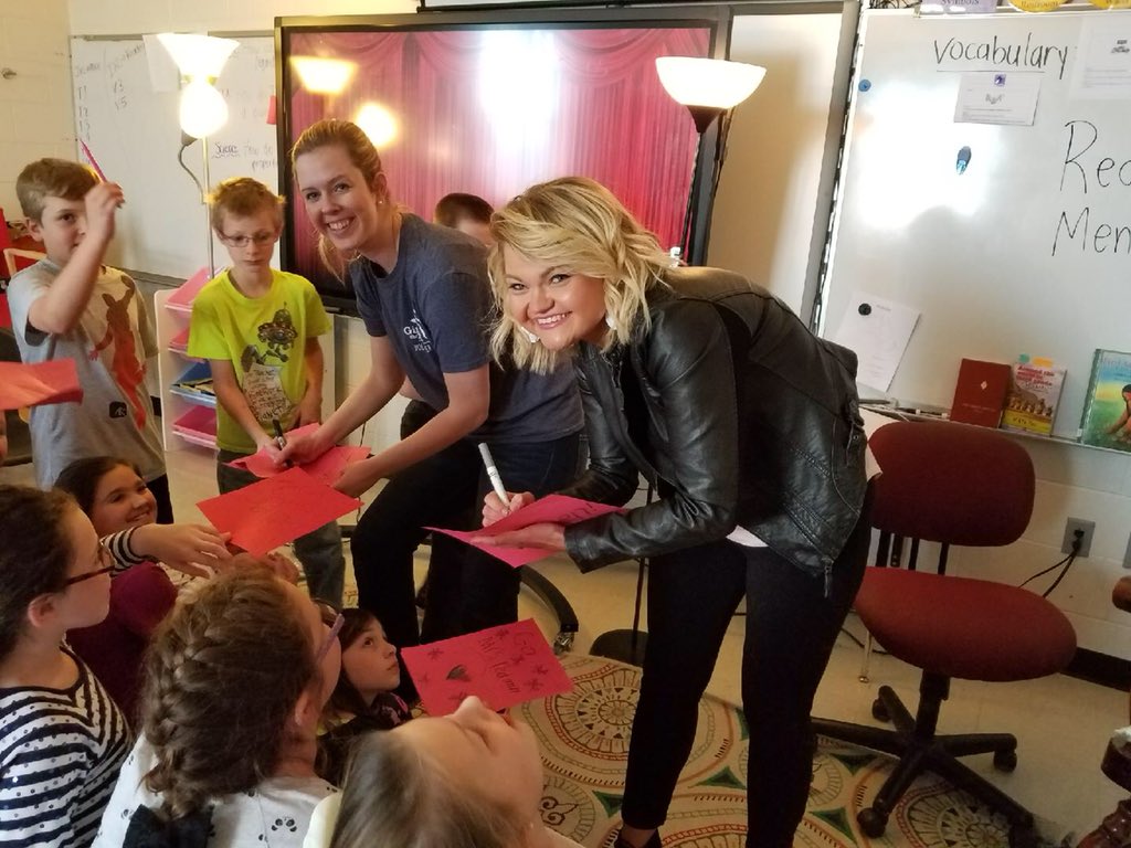 mer_redman's tweet photo. When your kiddos’ DOJO reward request is 4 u and @MengeBrandi 2 have a sing off, u can’t say ‘no’! Plus, they made us feel like rockstars 🤩 with their cheering, signs, & autograph requests! So proud of their EPIC behavior! #rewardpositivebehavior #singoff @ridgeviewraptor https://t.co/fu4cf94Q4S