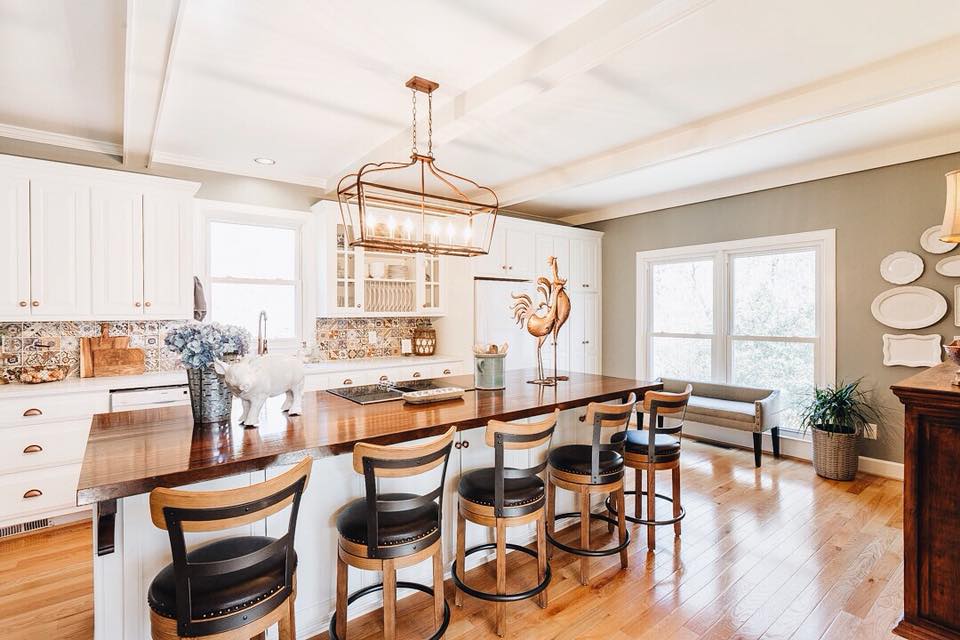 ChipWade's tweet photo. Thanks for all of your kitchen submissions! You will be seeing this gorgeous kitchen on a pilot on the Food Network soon! Thanks Candice from Canton for allowing us to use your space! We appreciate you! #wadeworkscreative #kitchendesign #kitchen #chipwade #production https://t.co/TxhkiCE05X