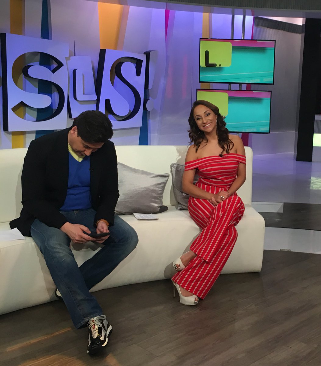 cynthiabague's tweet image. Así luce @LuchoBorregoC  durante los comerciales #Viernes de #Textear jajaja