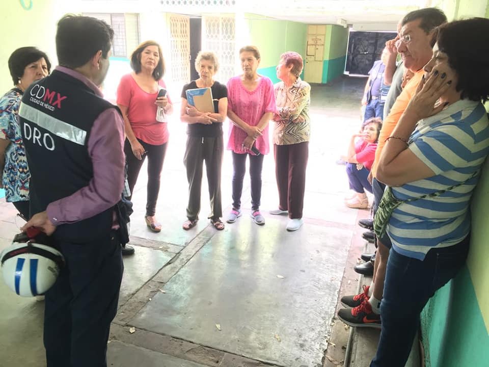 MetropolisCDMX's tweet image. 10 brigadas de DROs se han unido a las tareas de verificación de inmuebles afectados por el sismo del #19S. Con esta labor, más familias de la #CDMX recibirán orientación y apoyo para que se sientan más seguras. Consulta toda la información goo.gl/SYa7r6