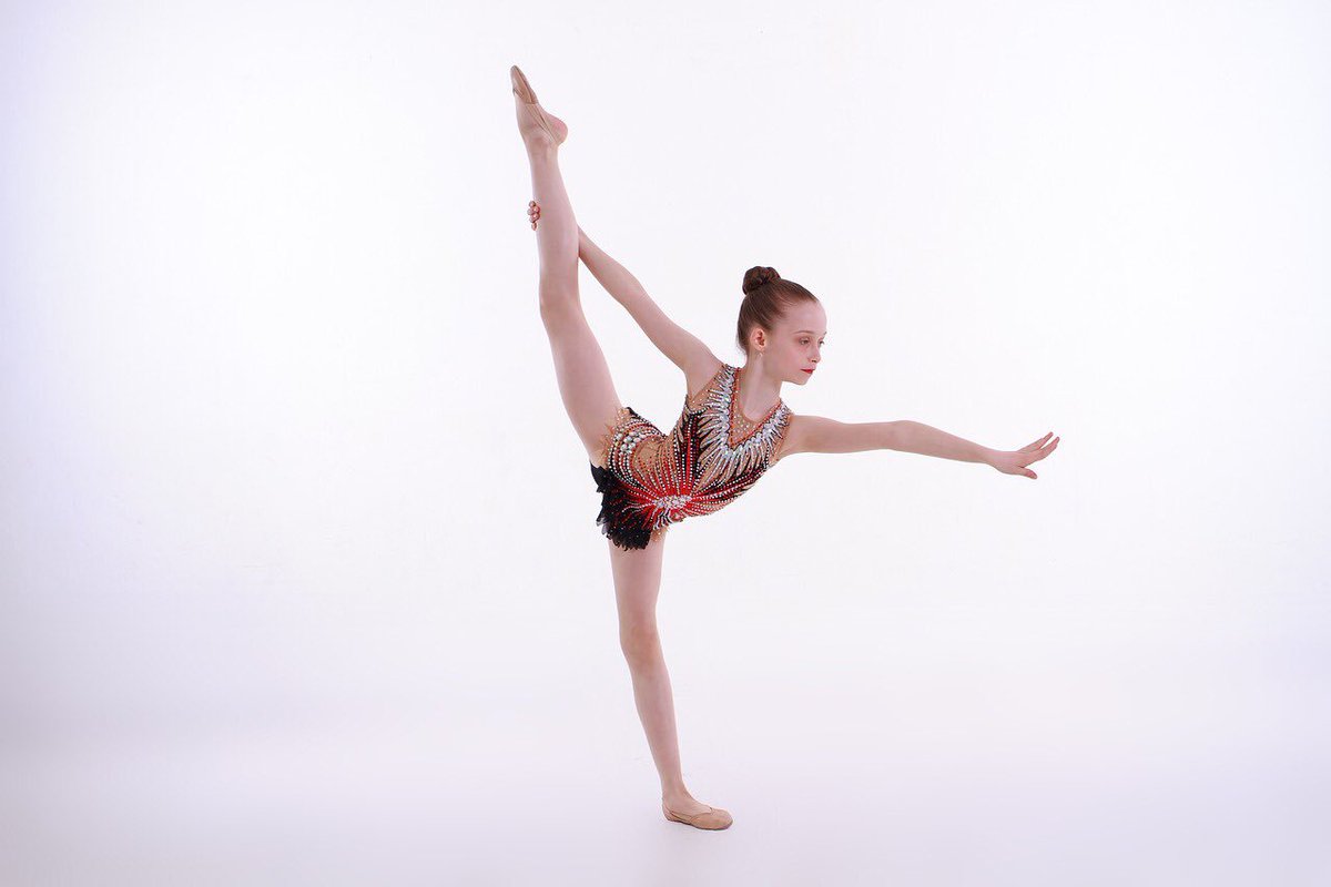 Got a young dancer in training?  A performing artist yourself? Remember that #dancers are athletes too. This study emphasizes the need for healthy training amongst dancers: ncbi.nlm.nih.gov/m/pubmed/15335…
The same is true in gymnastics. #TrainSmarter