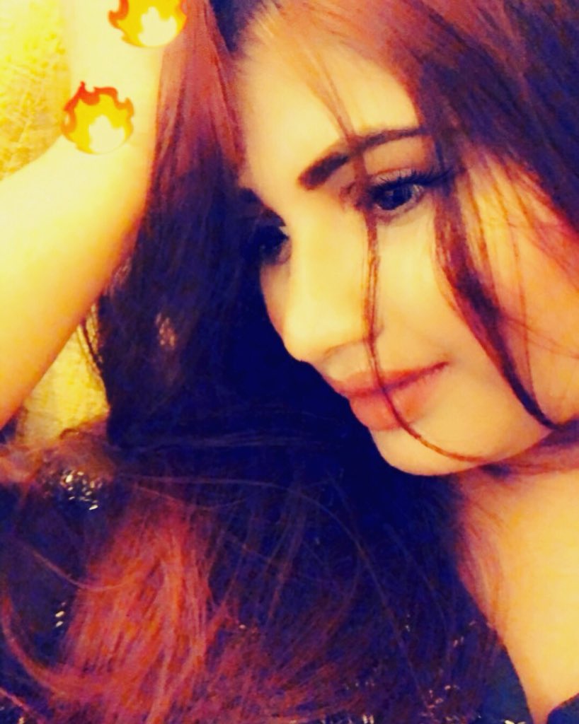 spurti_itkar's tweet photo. Back with more glam &amp; spark https://t.co/Z78Ca2TP9I
