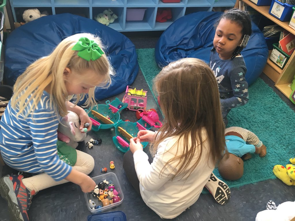 DebbieHurlburt's tweet image. Another Play Day Success! Focus word-“Flexibility” #mindsetforlearning#kristimraz