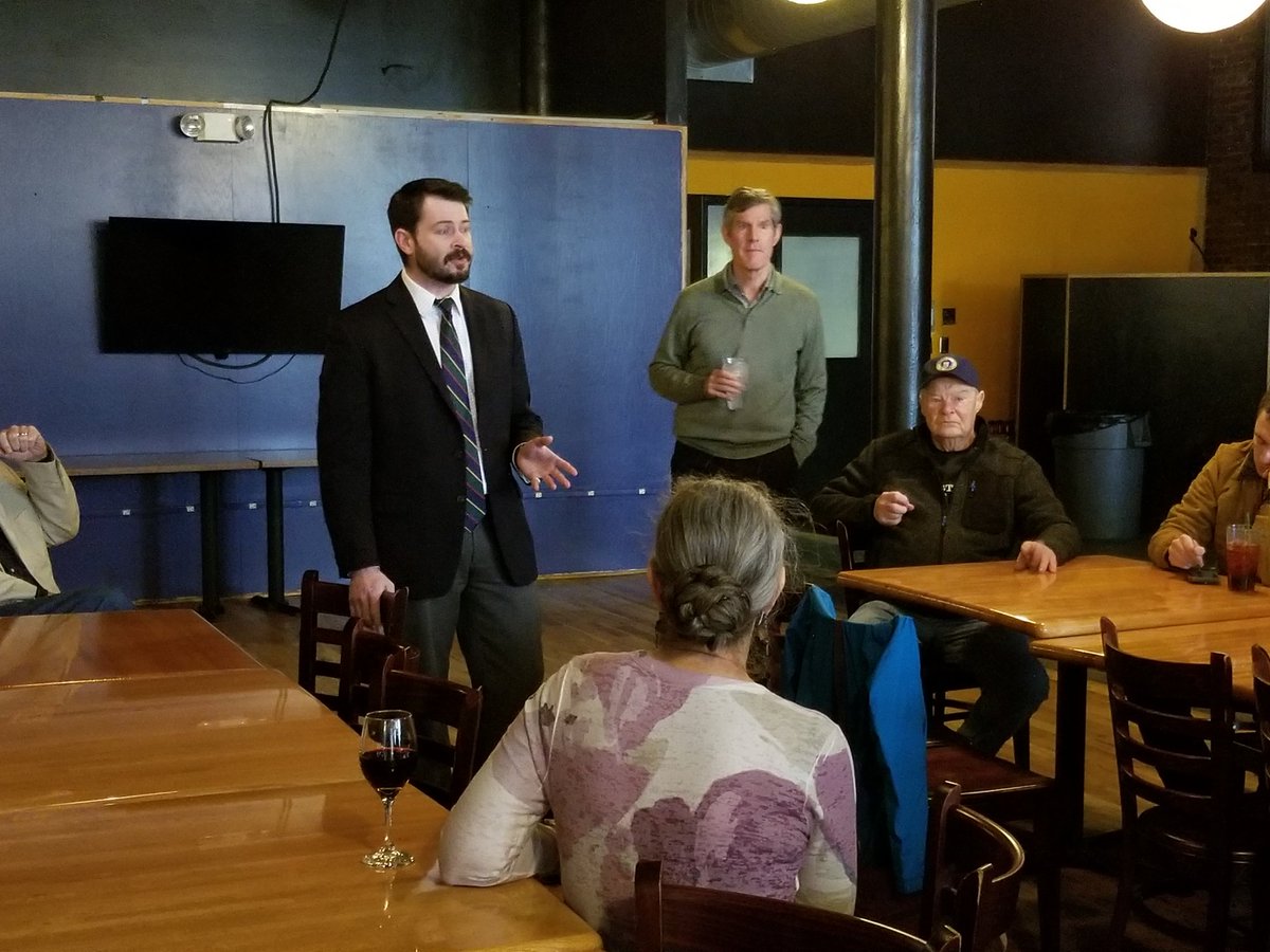 Demswoodbury's tweet photo. @HallForIowa introduces @FredHubbell in Sioux City. #rebos https://t.co/Evv191oNIc
