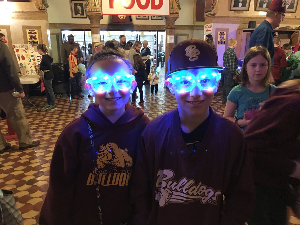 What a fun day at the circus with my safety patrol members! #zemboshrine #safetypatrol #greatgroupofkids