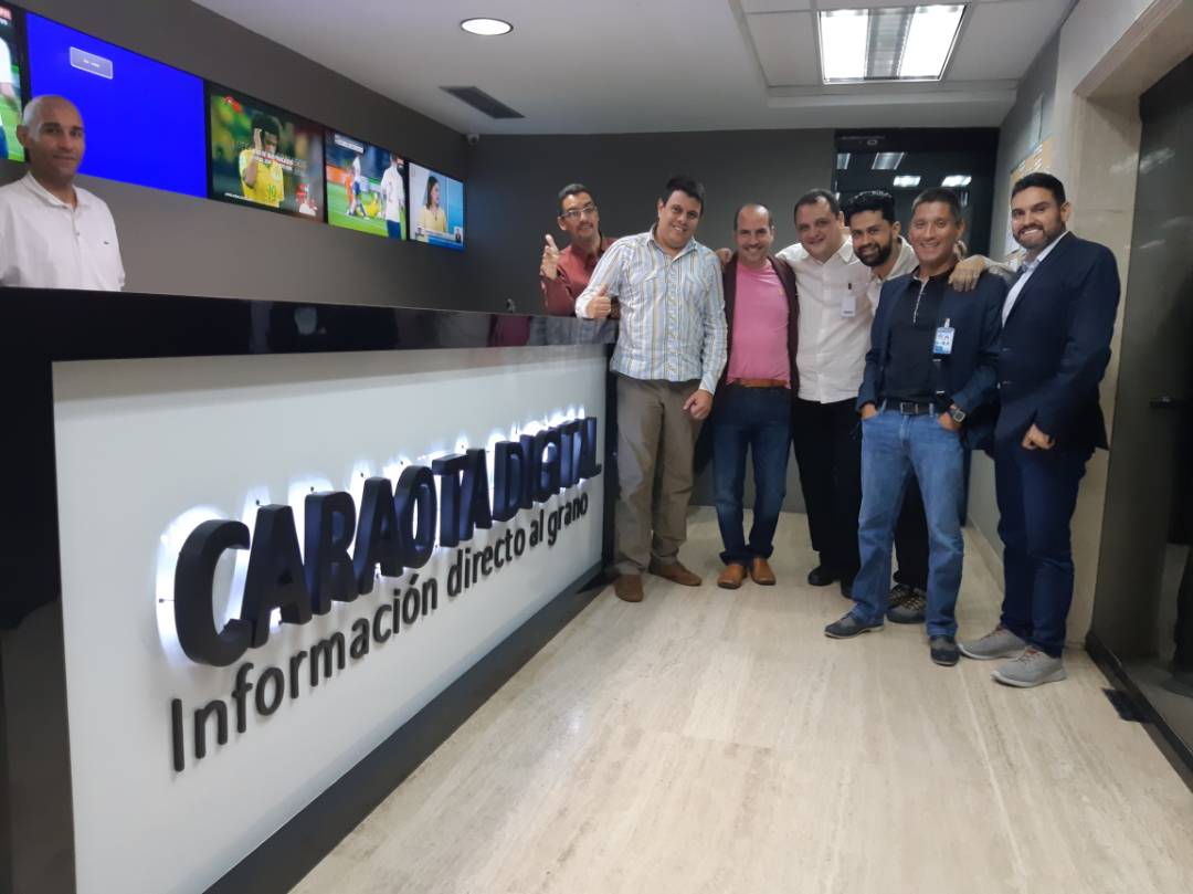 SUJETOMEN77's tweet image. Gratamente sorprendido de el compromiso de @CaraotaDigital por crear valor en Venezuela. Hoy estuvo el equipo de @AsonacripVe hablando de criptomonedas #CompraCripto #CambiaElMundo