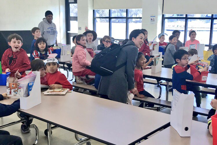 msyip_'s tweet photo. What's more fun than reading with all our 1st grade friends!? Seeing family members walk in to surprise read w/ us! https://t.co/SIayI6Zp8R
