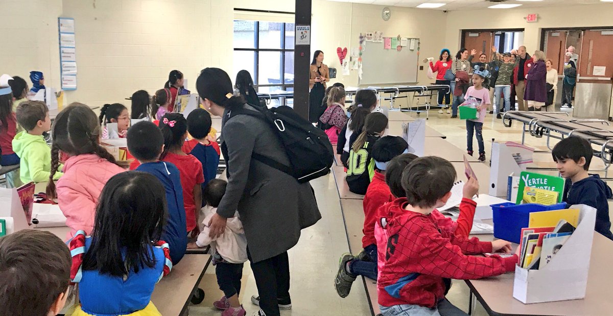 msyip_'s tweet photo. What's more fun than reading with all our 1st grade friends!? Seeing family members walk in to surprise read w/ us! https://t.co/SIayI6Zp8R