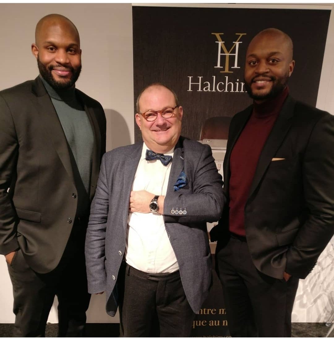 halchimy's tweet photo. #Baselworld2018 
Patrice Besnard, Délégué Général de la Chambre Française de l'Horlogerie et des Microtechniques CFHM a été séduit par notre concept unique au monde.

Aux côtés des fondateurs de notre marque, il porte au poignet une montre #Halchimy 🙂 https://t.co/Nv9ScLcrnt