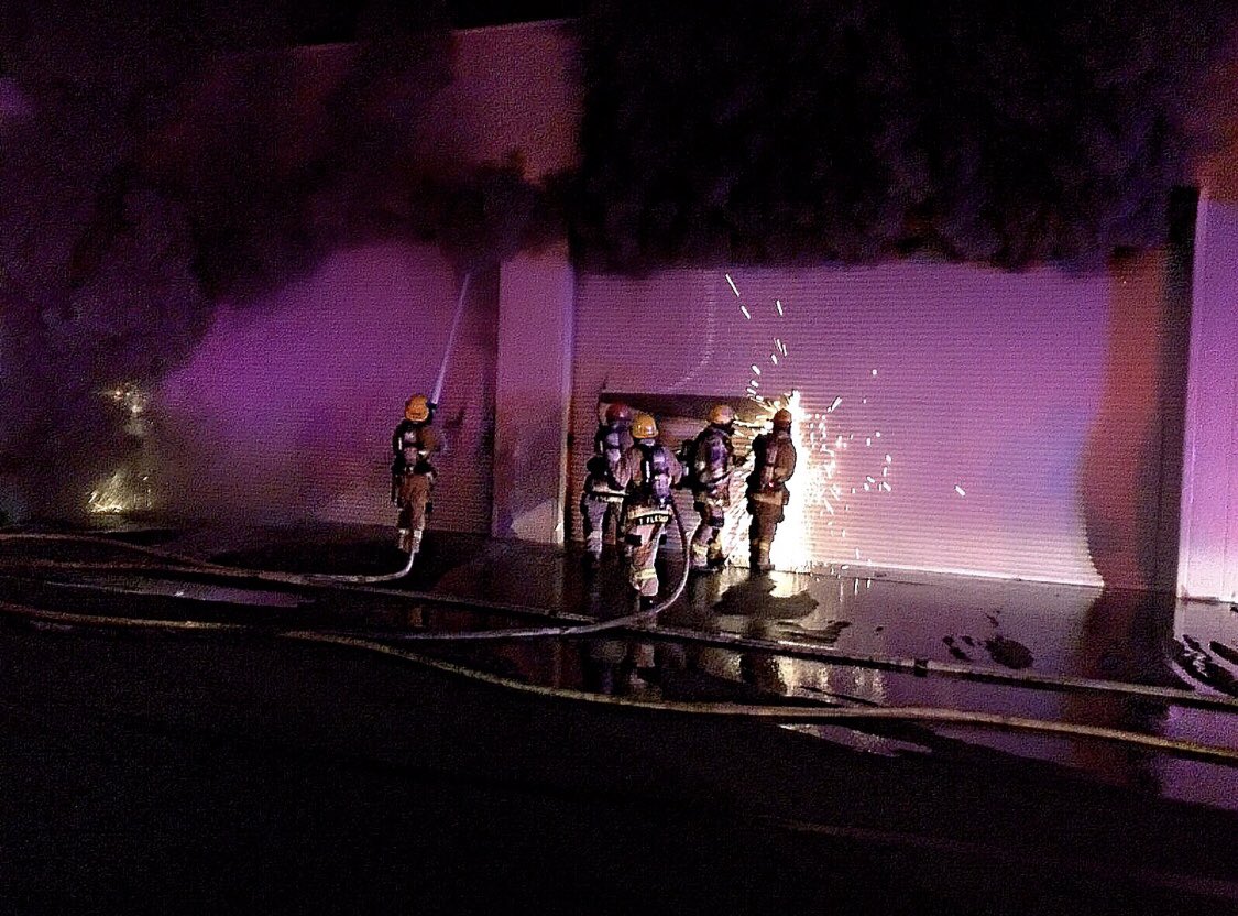 firewipes's tweet photo. Don’t just talk the talk, you better walk the walk. Engine & Heavy Rescue 44 working together on a commercial fire in West Sector. Both crews forcing entry and gaining access to a RV Service Center. #firewipes #wipedowntherisk #BeatFFCancer #cancersucks #fireowned #heavyrescue44 https://t.co/BBvNVOwXkU