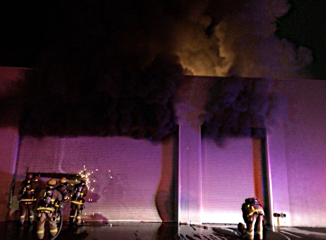 firewipes's tweet photo. Don’t just talk the talk, you better walk the walk. Engine & Heavy Rescue 44 working together on a commercial fire in West Sector. Both crews forcing entry and gaining access to a RV Service Center. #firewipes #wipedowntherisk #BeatFFCancer #cancersucks #fireowned #heavyrescue44 https://t.co/BBvNVOwXkU