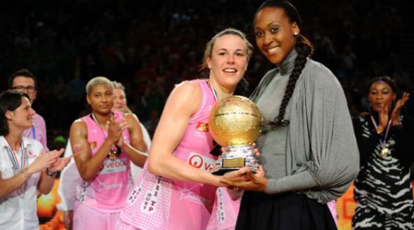 Sabrina Reghaissia quittera <a href="/ArrasBasketOff/">Arras Basket Féminin</a> à la fin de la saison pour prendre sa retraite. Une capitaine et un sourire qui manquera sans doute à la Halle Tételin... #LF2
