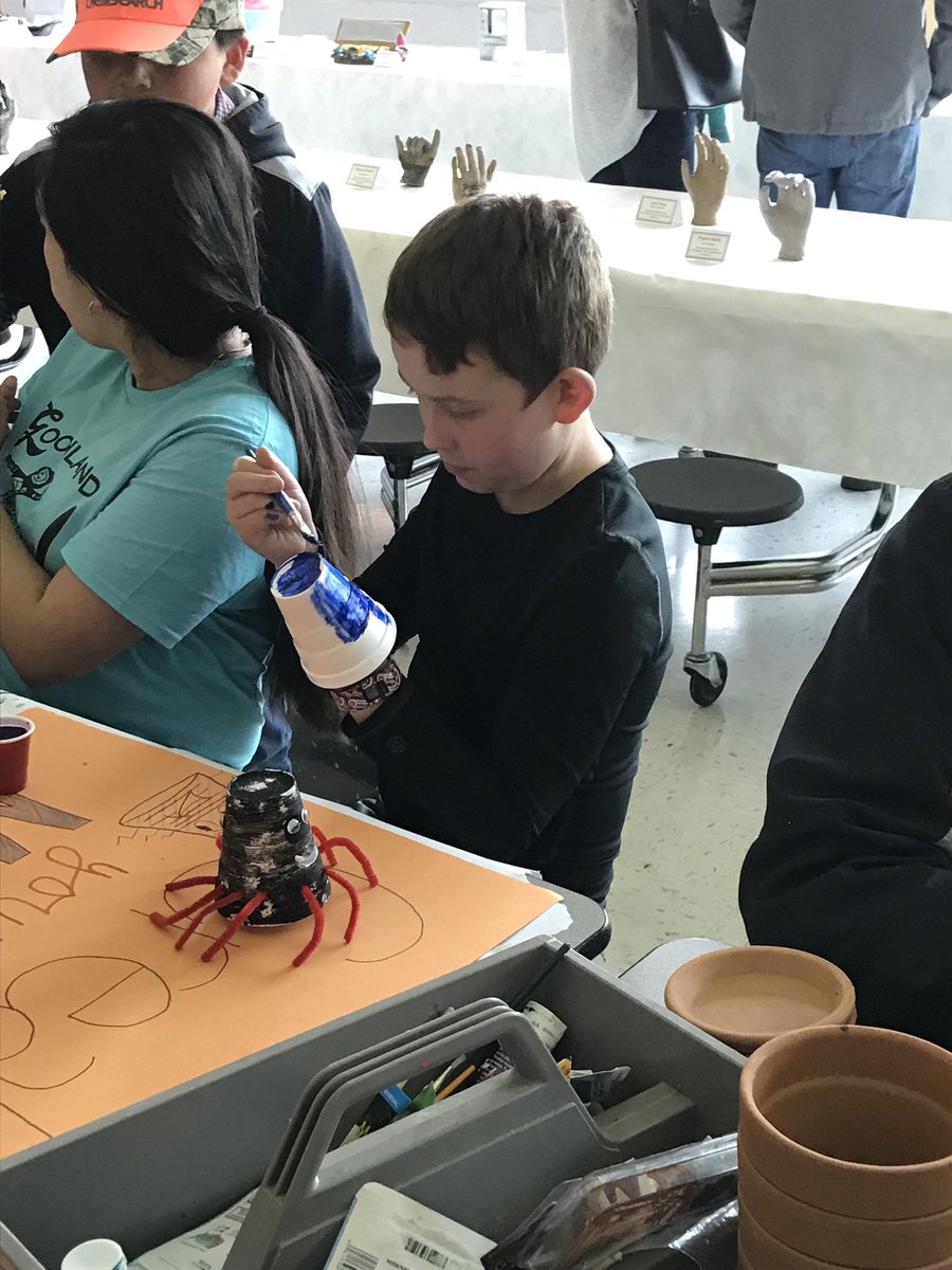 cindymatejka's tweet photo. Arts Festival #findingcreativity @GHSCollier @glndschools #awesomeness https://t.co/ZwpKIRPKDj