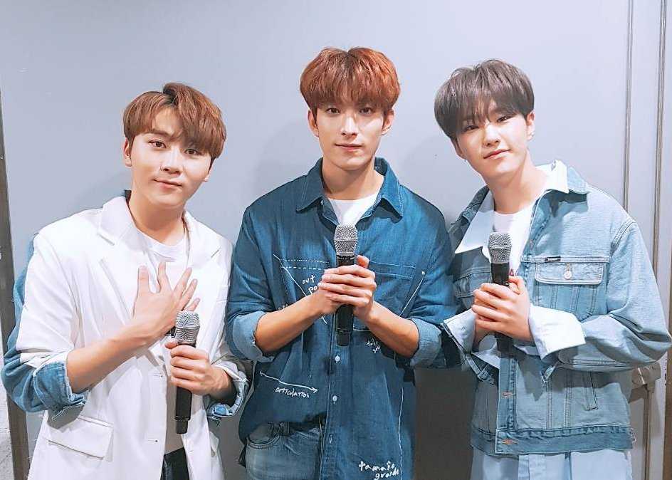 Hikaru On Twitter Hoshi Wearing Andersson Bell Unisex Mattsson Reversible Denim Jacket For 180222 Mc Mcountdown 148 Https T Co Thg2qmg82w Pledis 17 Seventeen Svtfashion Svt Hoshi Hoshifashion Soonyoung í˜¸ì‹œ Anderssonbell Https T Co