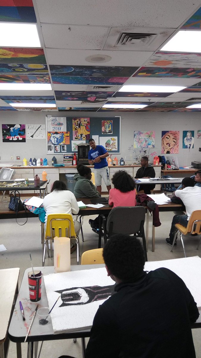 JrocJarvis's tweet photo. So, thankful for getting a chance to speak to the art students at Mitchell Highschool about my life and my art career. “I’ve meet some of the most generous, humbled, &amp; talented kids in the city today”. 🎨
#MemphisArt #MitchellHighSchool #memphisgottalent #ArtByJroc https://t.co/zPuEnfhijp