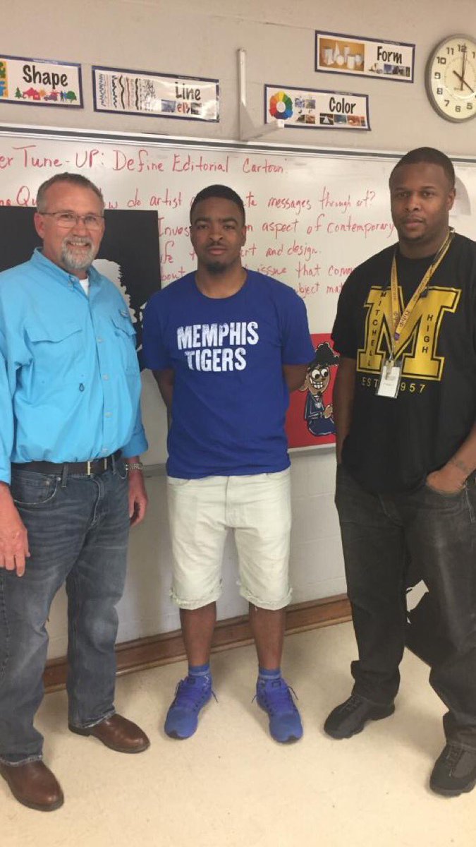 JrocJarvis's tweet photo. So, thankful for getting a chance to speak to the art students at Mitchell Highschool about my life and my art career. “I’ve meet some of the most generous, humbled, &amp; talented kids in the city today”. 🎨
#MemphisArt #MitchellHighSchool #memphisgottalent #ArtByJroc https://t.co/zPuEnfhijp