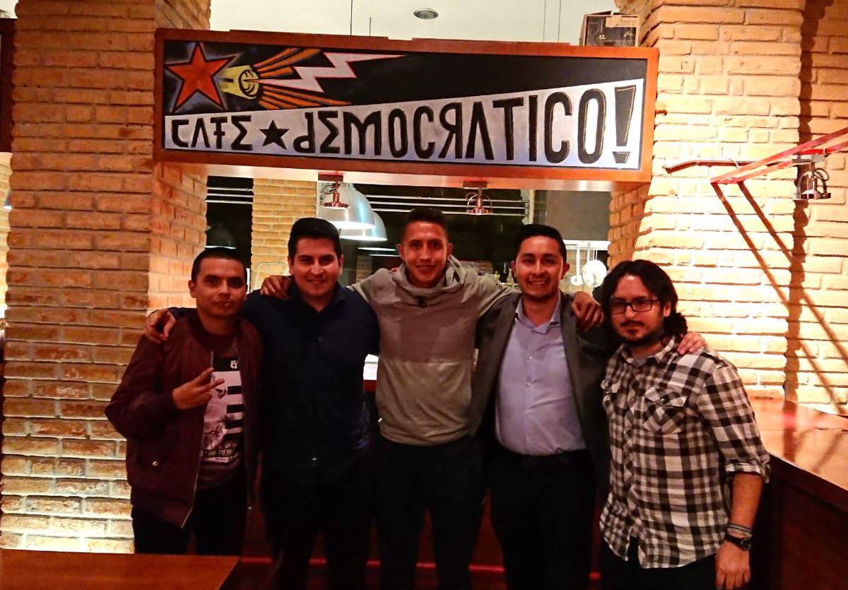 MartinGuzmanTF's tweet photo. .@FrankGuerra15 el nuevo eje de la zaga de #LDU, conversó con @aritmodegolec en el @DemocraQuito y rememoró sus inicios en el fútbol, su paso por El Nacional y los nuevos objetivos que tiene a futuro. Un crack 
#Liguistas #GuerreroAlbo 
 https://t.co/pkno2FjtaI https://t.co/k0ii3FU7Qj