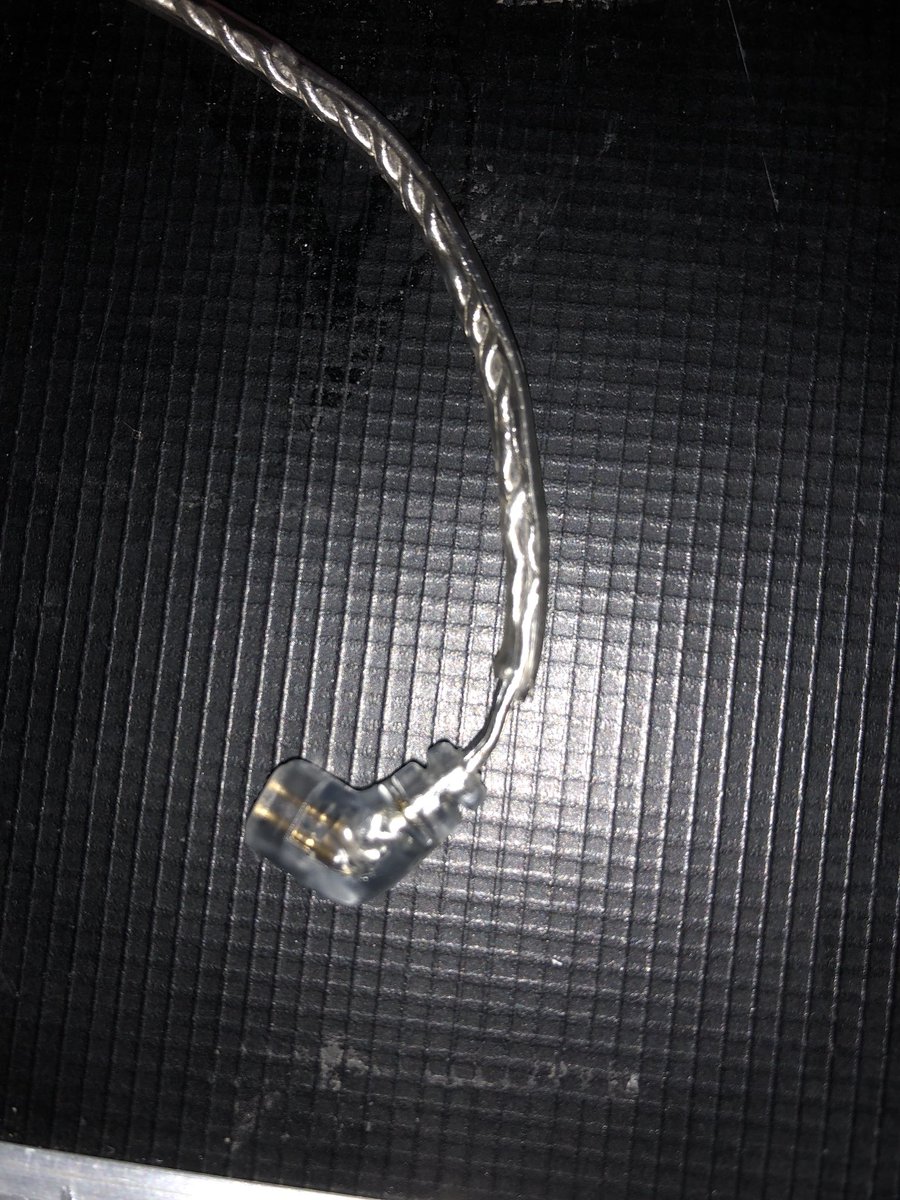aj_shlee's tweet photo. @UltimateEarsPro @UltimateEarsUK  this is the second cable in 7 months that has snapped the metal from the connector! Is there no better design for the money we pay?? #expensive  #broken #ue #inears #custom #customiems https://t.co/jeyPhu3Jce