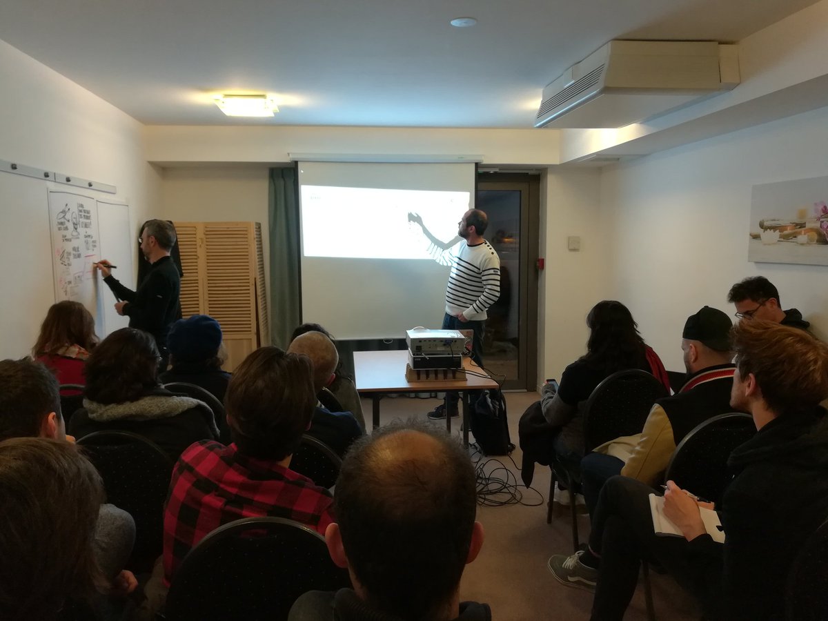 #mentor La soirée se poursuit avec Cédric Claquin, expert en #innovation, qui éclaire nos participants sur les méthodes pour apprendre à connaître son public <a href="/1DLab/">1D Lab</a> <a href="/bigbroz13/">cedric claquin</a> #ValuePropositionDesign #usages #culture