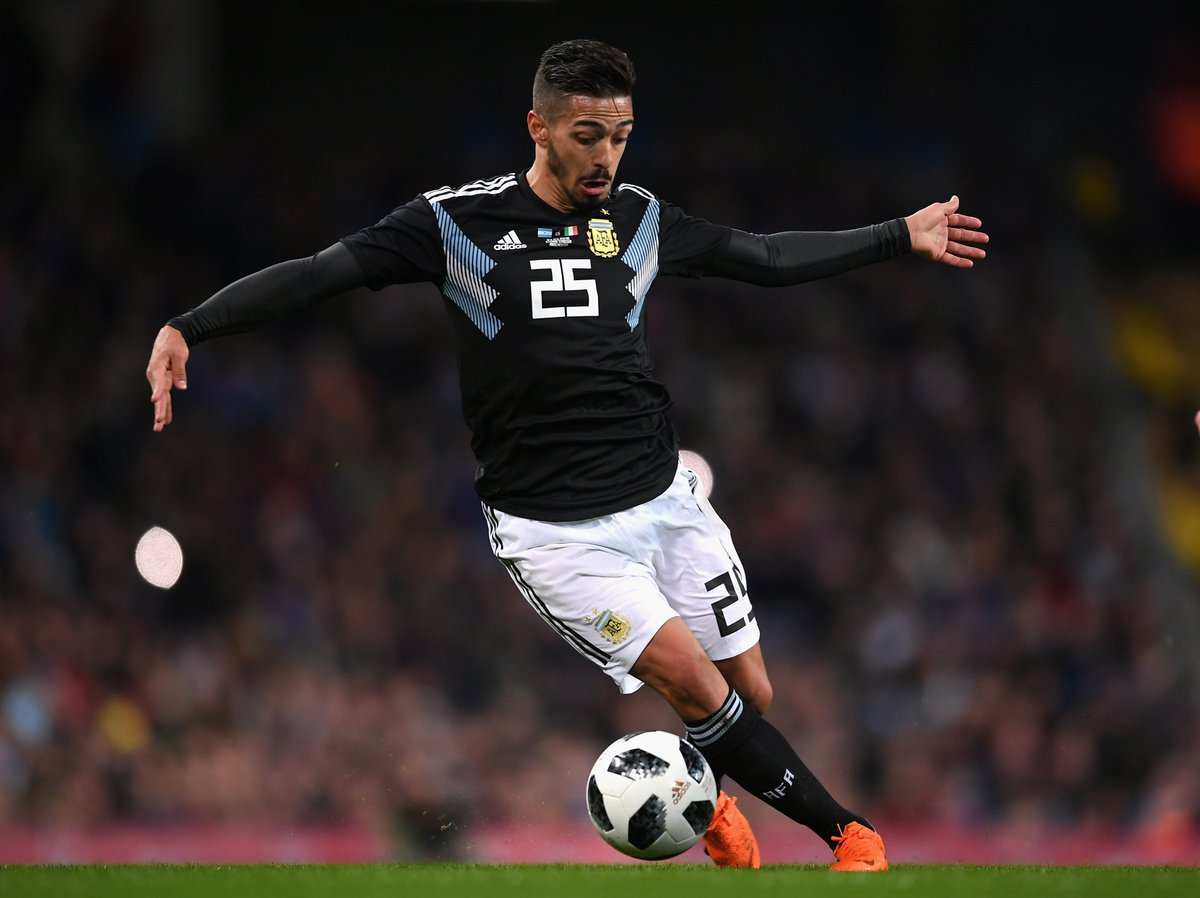 RiverLPM's tweet photo. ¡QUÉ GOLAZO, MANU! Mirá el tremendo zapatazo al ángulo que @manulanzini le clavó a Gianluigi Buffón para decretar el 2 a 0 final de #Argentina sobre Italia: https://t.co/9ZJ1fMlYFu https://t.co/FuarBOyQk3