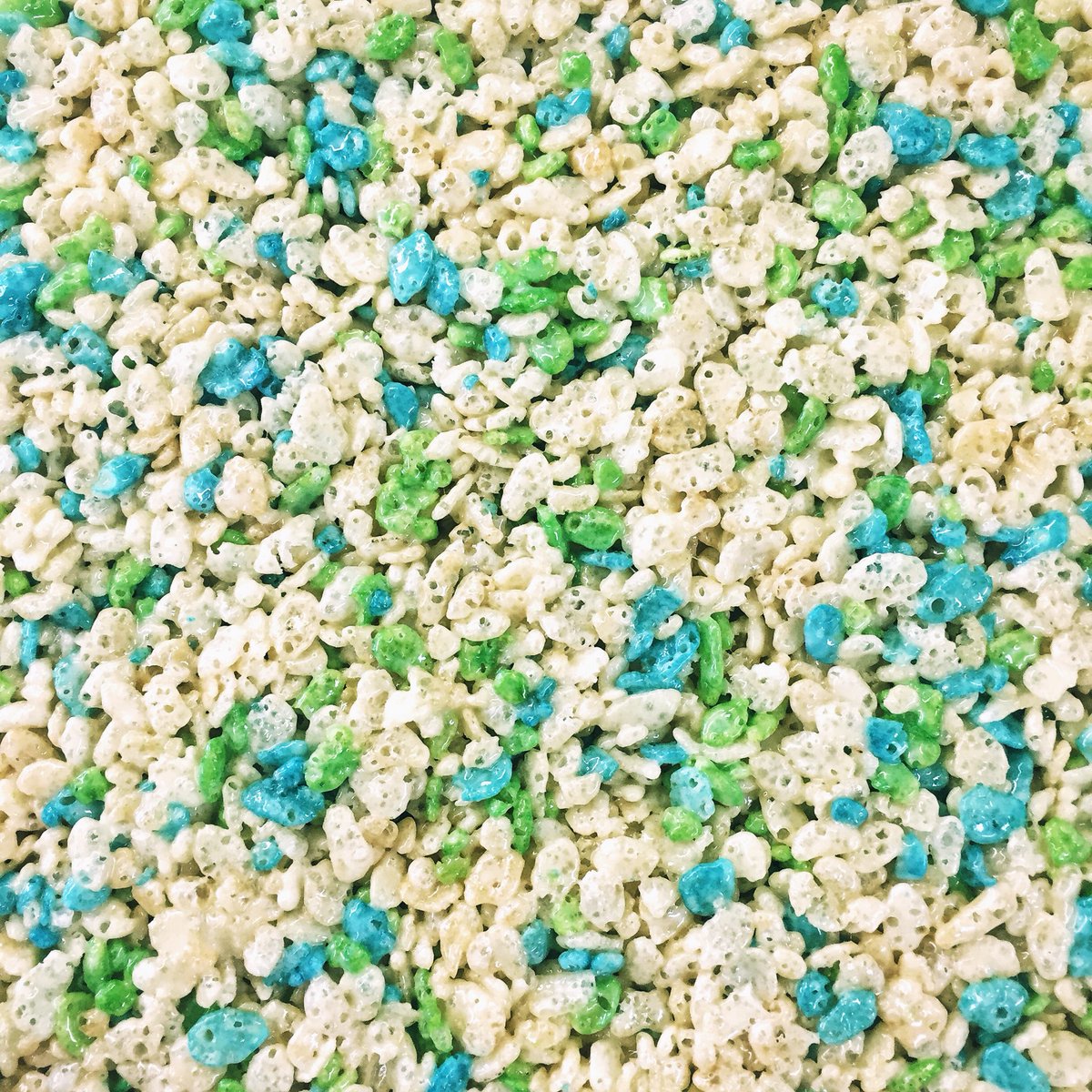 CookieLadyYQR's tweet photo. Prepping for our krispie cake donuts tomorrow! It’s like a blizzard of rice krispies in here...😏
#YQR #DonutDivision https://t.co/KzrPWMSp06