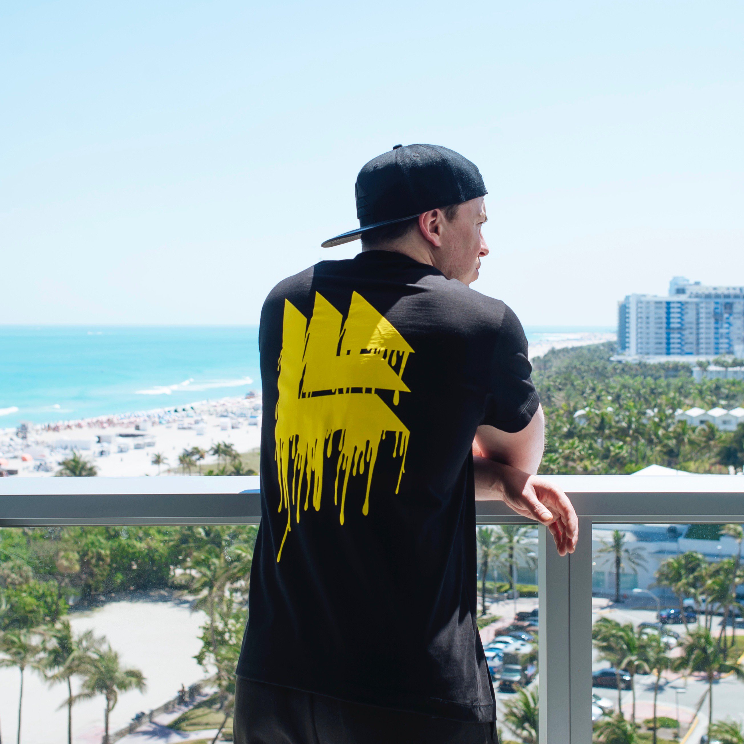 Regnbue lyserød glans Hardwell on Twitter: "Revealed Miami Tee 2.0 🎉 Get it now! ➡️ https://t.co/2bLUDXxcqf  https://t.co/n0kHIPImAQ" / Twitter