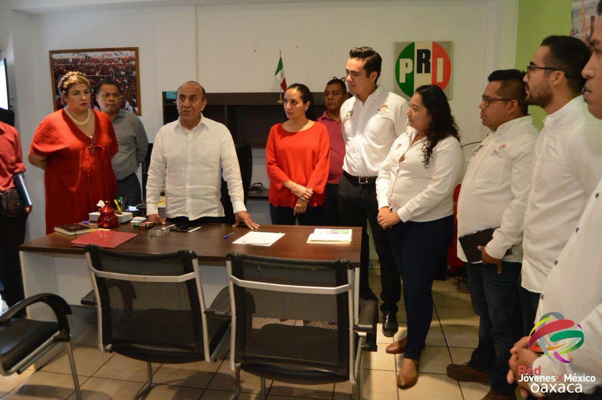 RedOaxaca's tweet photo. Hoy en presencia de nuestra dirigencia estatal y sectores entregamos la propuesta de candidatos jóvenes. #1de3 #PRI #CNOP #CTM #CNC #RJxM #VJA #FOOJ #REDJP #MRI #ChR #CTU #CorrienteSolidaridad #RediseñaMX #CJM #FundaciónColosio #JMR @alejandromurat @RJXMex #Oaxaca #Mexico https://t.co/Z8WwPF9ILu