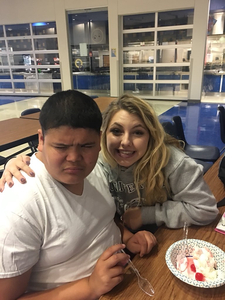 FriscoBestBuddi's tweet photo. Best Buddies rocks Friday Nights! #FISDFocus @FHSRaccoons @FriscoBestBuddi https://t.co/r0QqyATGxT
