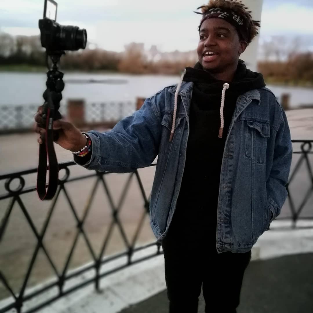tiff2chimdi's tweet photo. Being vlogging all week in the cold and my hands are still gluse to the camera... #cameraskills #creative #vlogging #vlog #cutjproductions #alwaysproductions #hitproductions #collaborations #photography #HappyDays https://t.co/VJzwU7Miio