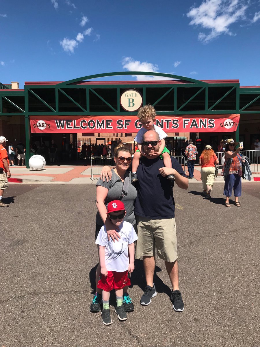 CoachDave32's tweet photo. Got us a little baseball in today. #giants https://t.co/tby61ct7JG