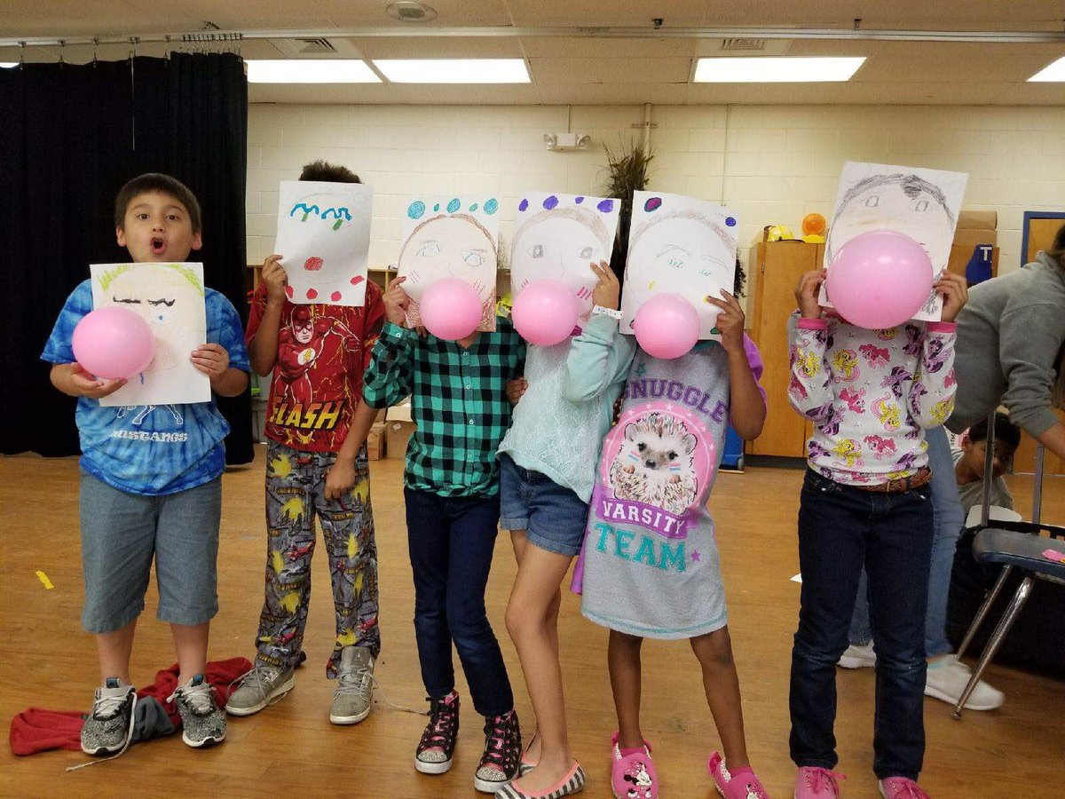 LT_DonnaD's tweet photo. Ms. Zunoβs class making art work from the book βLove You Foreverβ by Robert Munsch! π#LearningTreeInspired @NISDBOONE @NISDLearningTre https://t.co/yDlDtK0uOw