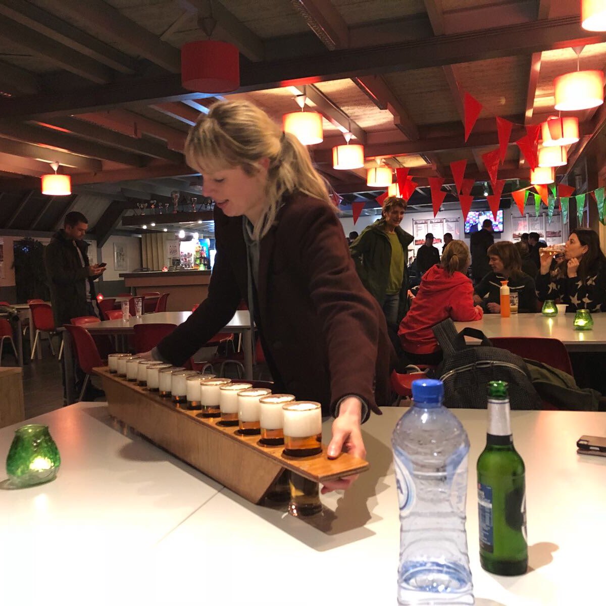 csvDVVA's tweet photo. Terwijl de mannen van @OnsOranje stonden te stuntelen, hengelden onze βDames 5β in de 7v7-competitie hun eerste punten binnen! β½οΈπͺπ½ #girlpower #datvraagtomeenbiertje #oftwee #ofeenmeter π» https://t.co/q4wZwdZqU6