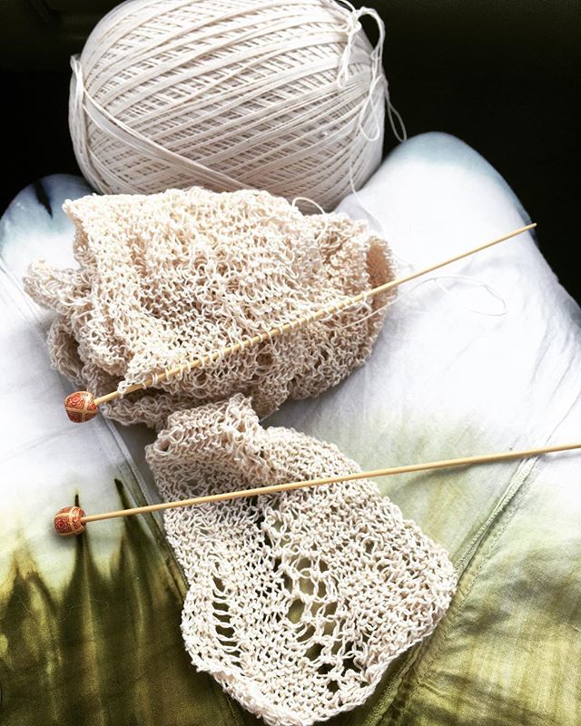 KeturahAbigail's tweet photo. Lace has grown to over six feet long 🤩
.
.
.
#amknitting #lace #knitting #knittersofinstagram #ravelry #mydesign #quilt #writer #writerwork #hopechest #lacestrip #woodenneedles https://t.co/zJgxfP8dmC https://t.co/E2z7NS5Tyu