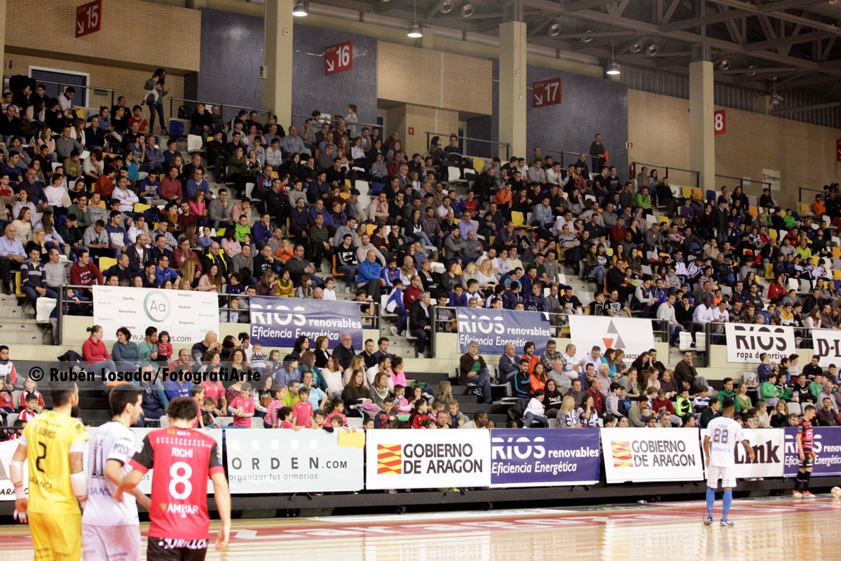 WanapixSala10's tweet photo. ¡¡Afición!!
Os hicimos un llamamiento y habéis respondido de forma espectacular, casi llenando el Siglo XXI. Sois increibles, todos y cada uno de vosotros. ¡¡¡¡GRACIAS!!!! #AquíJugamosTODOS https://t.co/8cK8D7SsFx
