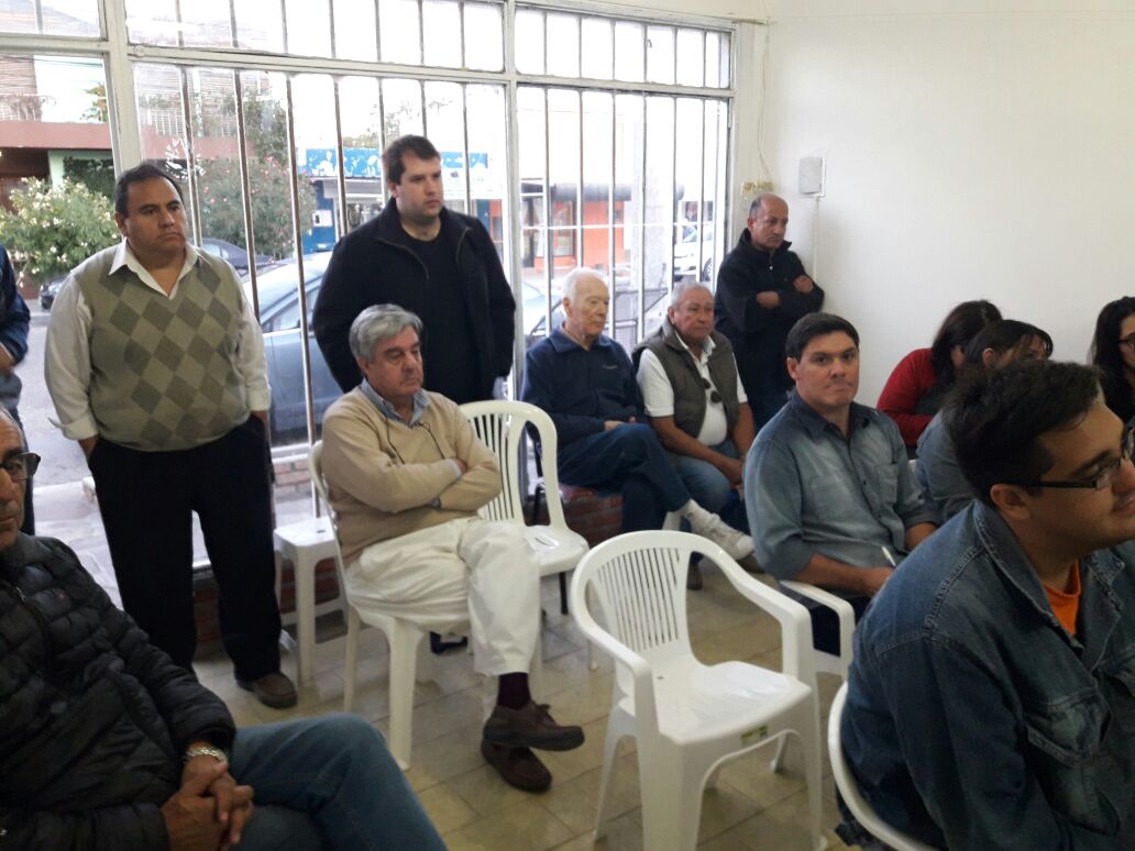 brunofontana1's tweet photo. @protrelew reunion departamental @MarianaMillapi @FerrSoto18 @sebalopezpro @cambiemos @proargentina @Osky_tw @proesquel @promadryn @PROComodororiv @ProRadaTilly1 @SarmientoPro @PROGaiman @jpropm @jprocr @JProPatagonia @cambiemos @CeleTauzin @SoniaCavagnini @CambiemosChubut !!!!!! https://t.co/SDBwflwbTt