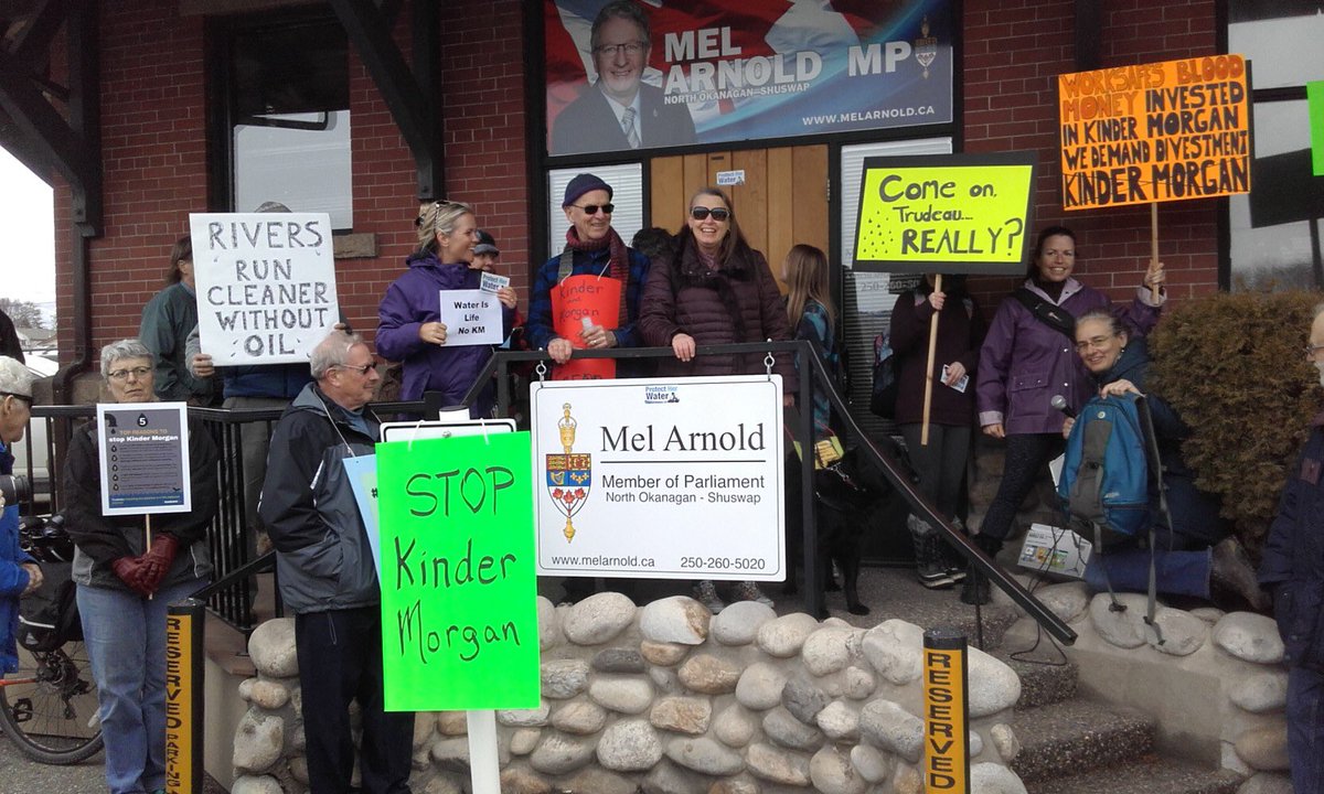 Around 50 concerned citizens protested outside @MelArnoldMP office for #climateaction #cleanwater #nopipeline #stopKM #defendthewater #protecttheinlet #Vernon