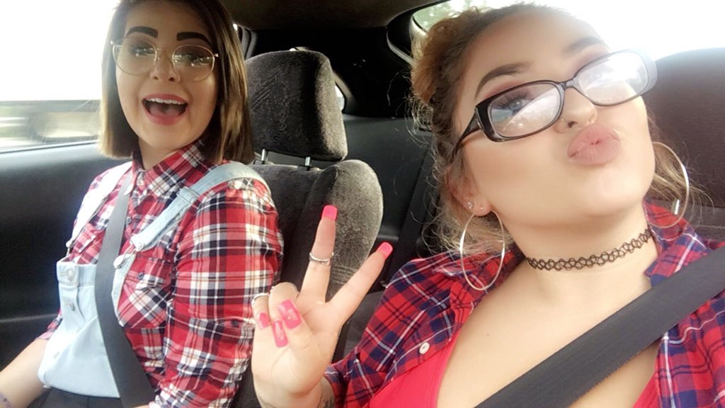 ellxsnow's tweet photo. this has been the hardest 3 months of my life. i dont even know what to do without you in my life. it all seems so incomplete and empty without you here. i miss you & i love you. and i hope you are safe and smiling wherever you are. i will smile for you always π#smilingforsimone https://t.co/rFO77WVhGB