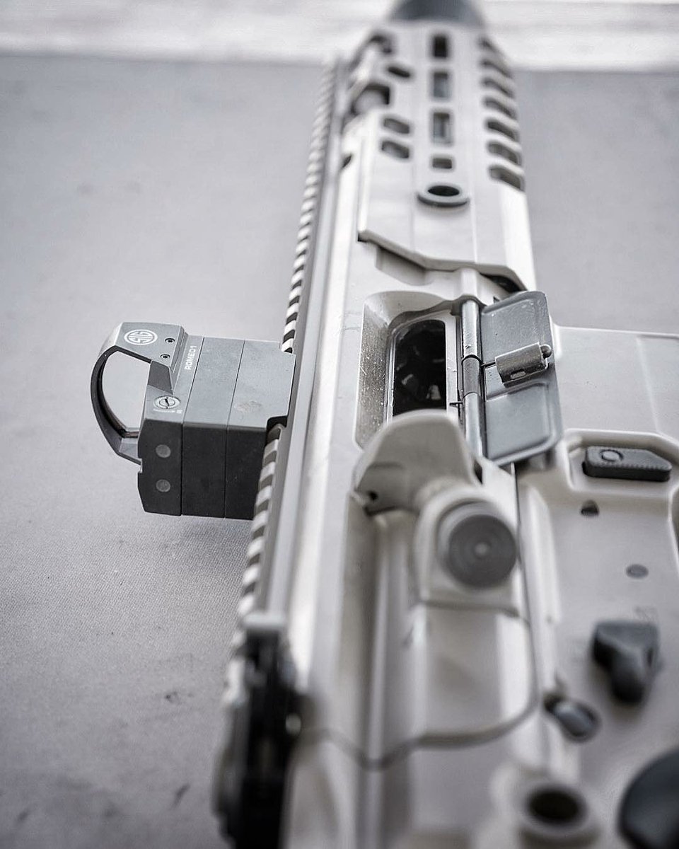 AZWS's tweet image. @sigsaueroptics 👈 Come visit us! 👊🔫
・・・
Getting down and dirty at the @azgfd show.  Come check us out.  We have all the good stuff and the P365.

#sigoptics
#sigsauer
#sig
#pistol
#rifle
#dmr
#rangeday… instagram.com/p/BgrOvpYFLiV/